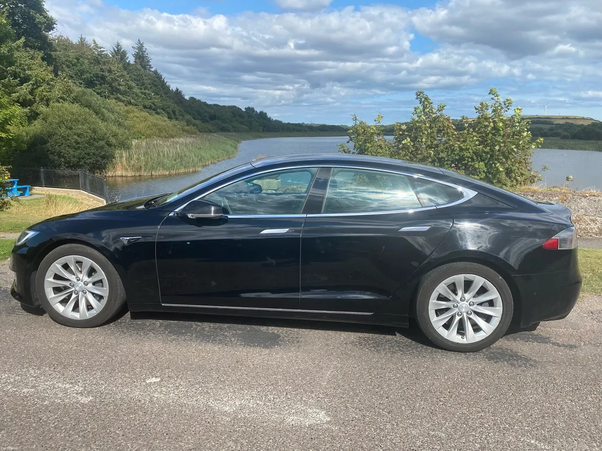 Tesla model S 75D - Image 2