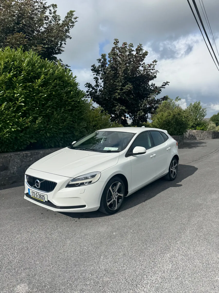 Volvo V40 2017 . Automatic petrol - Image 6