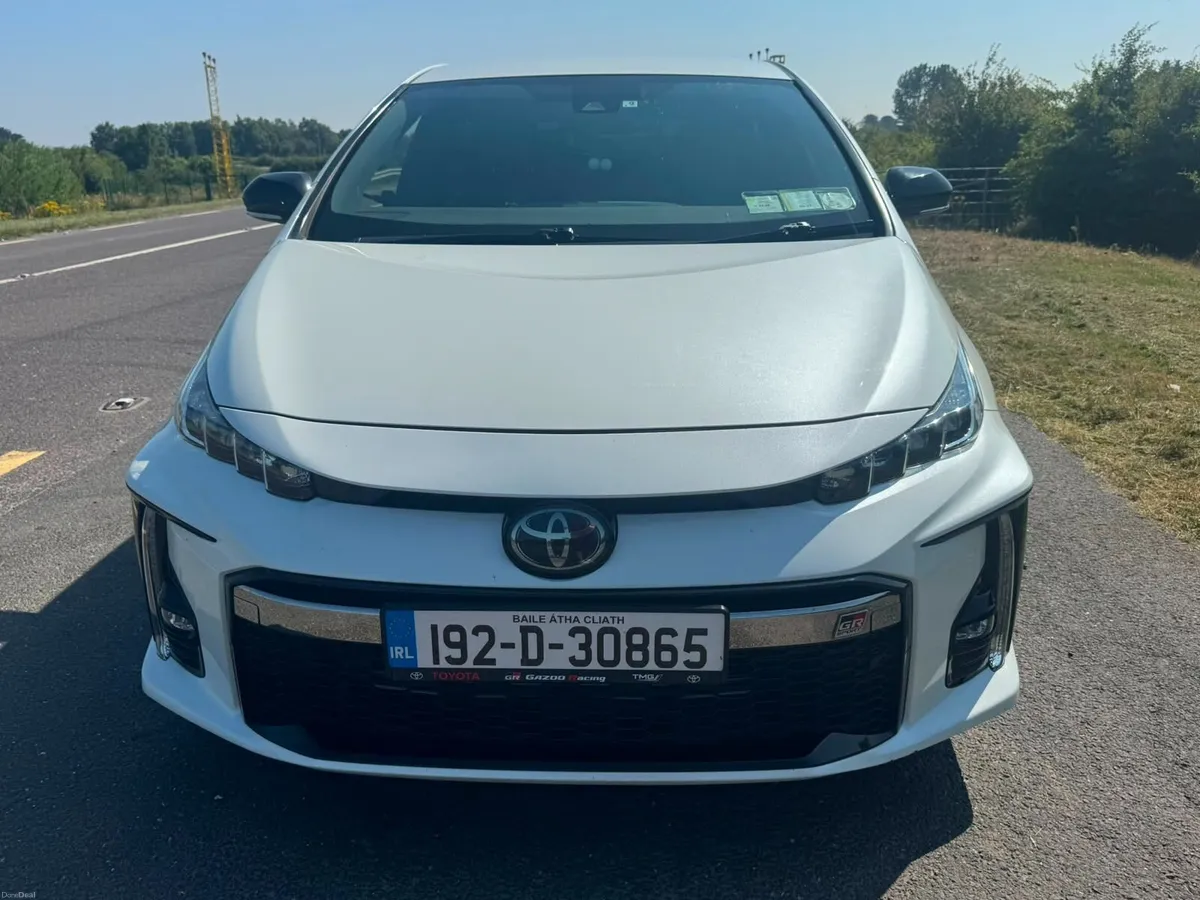 Toyota Prius PHV 2019.  Pearl white - Image 5