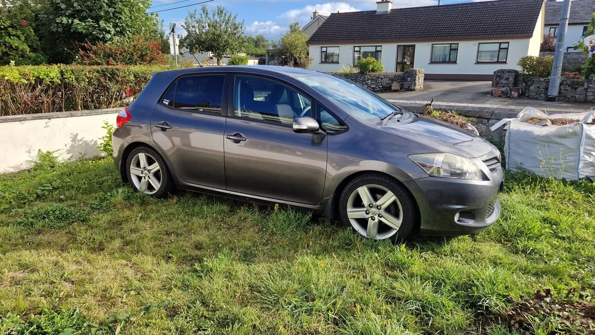 Toyota Auris 2011 - Image 1