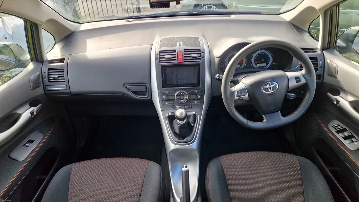 Toyota Auris 2011 - Image 6