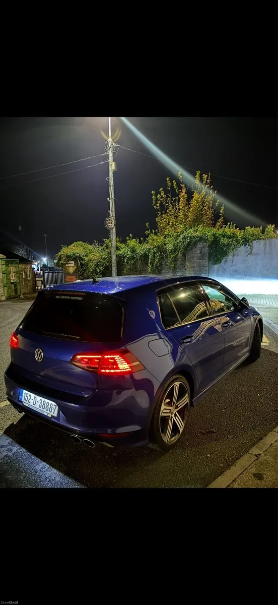2015 Volkswagen Golf R - Image 2