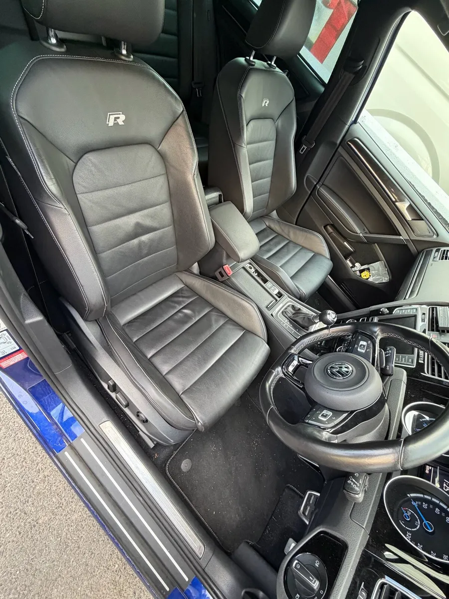 2015 Volkswagen Golf R - Image 5
