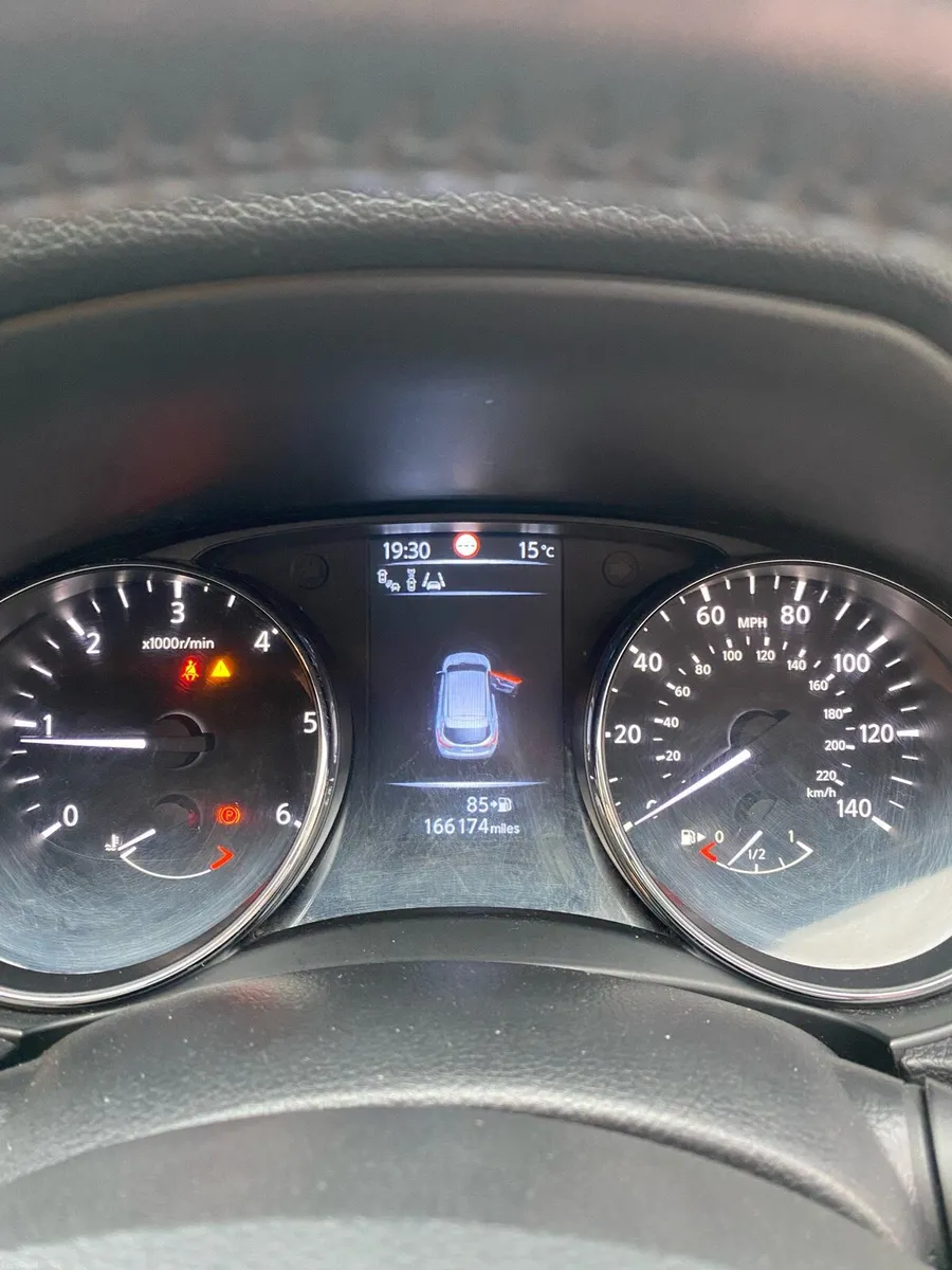 2014 Nissan Qashqai 1.5 dCi Tekna - Image 5
