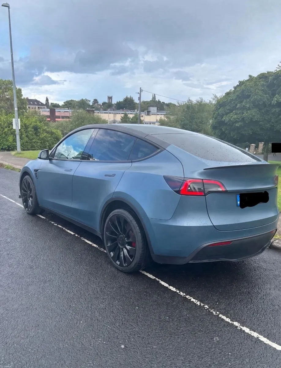 Tesla Model Y 2022 - Image 4