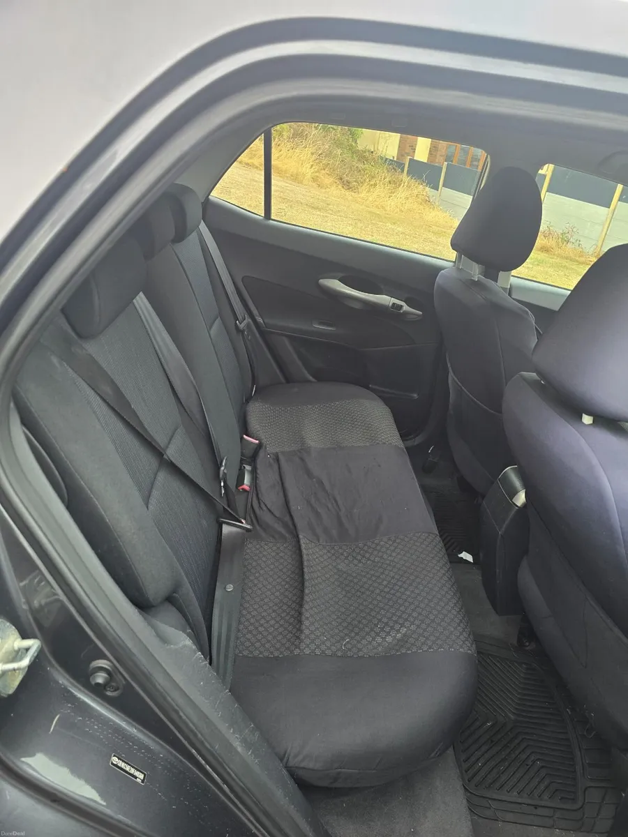 Toyota Auris 2008 - Image 2