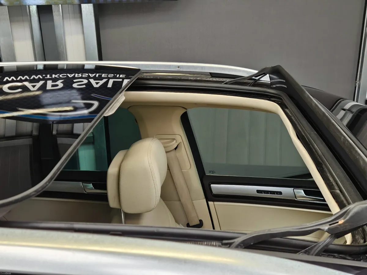 18 VOLKSWAGEN TOUAREG R-LINE 5 SEATER CREW CAB - Image 5