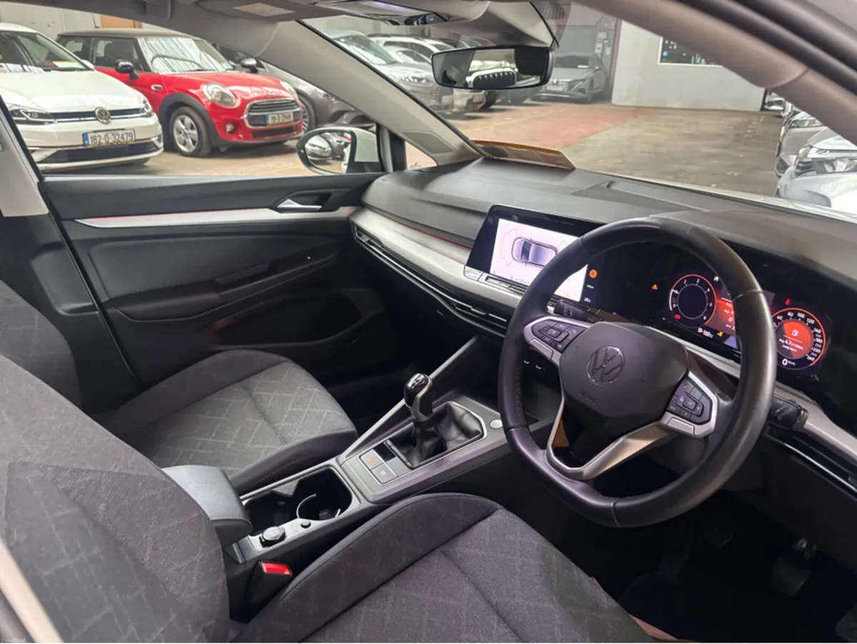 Volkswagen Golf LIFE 2.0 TDI 115HP 5DR - Image 3