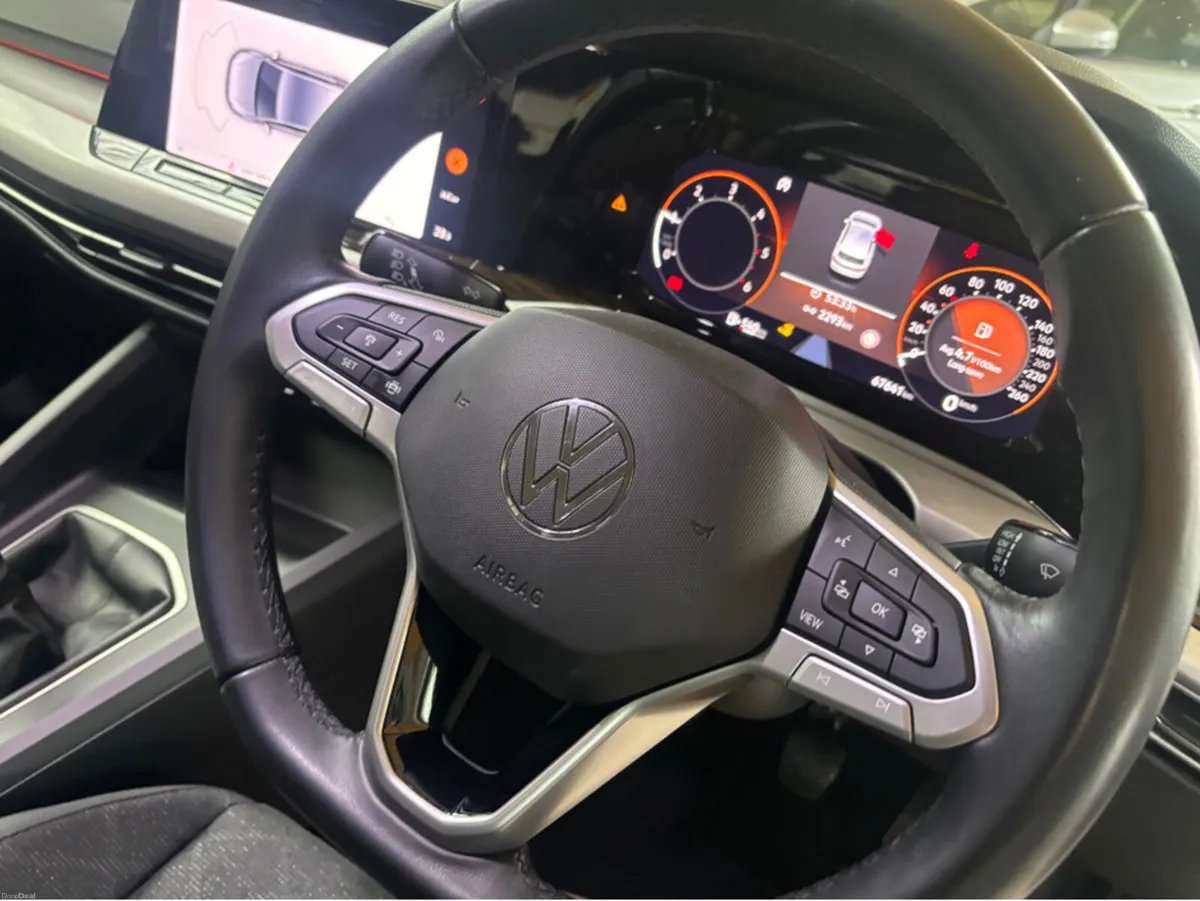 Volkswagen Golf LIFE 2.0 TDI 115HP 5DR - Image 5