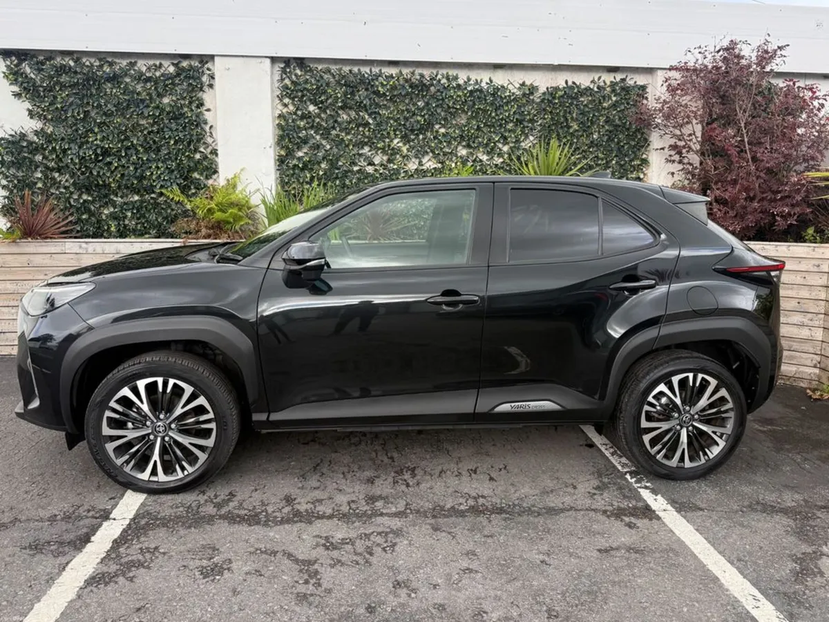 Toyota Yaris Cross 1.5 HYBRID / SOL TOP SPEC / LOW - Image 3