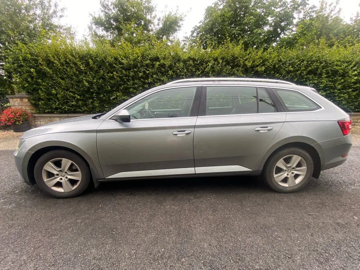 2016 Skoda Superb - Image 3