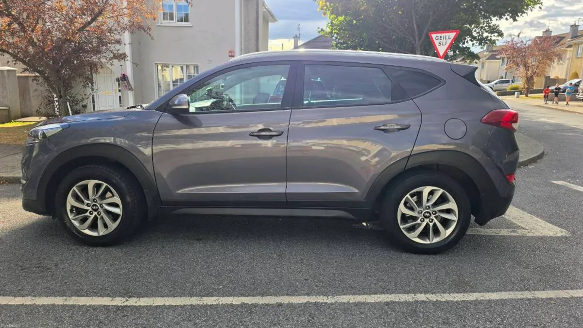2016 Hyundai tucson Executive model - Image 2