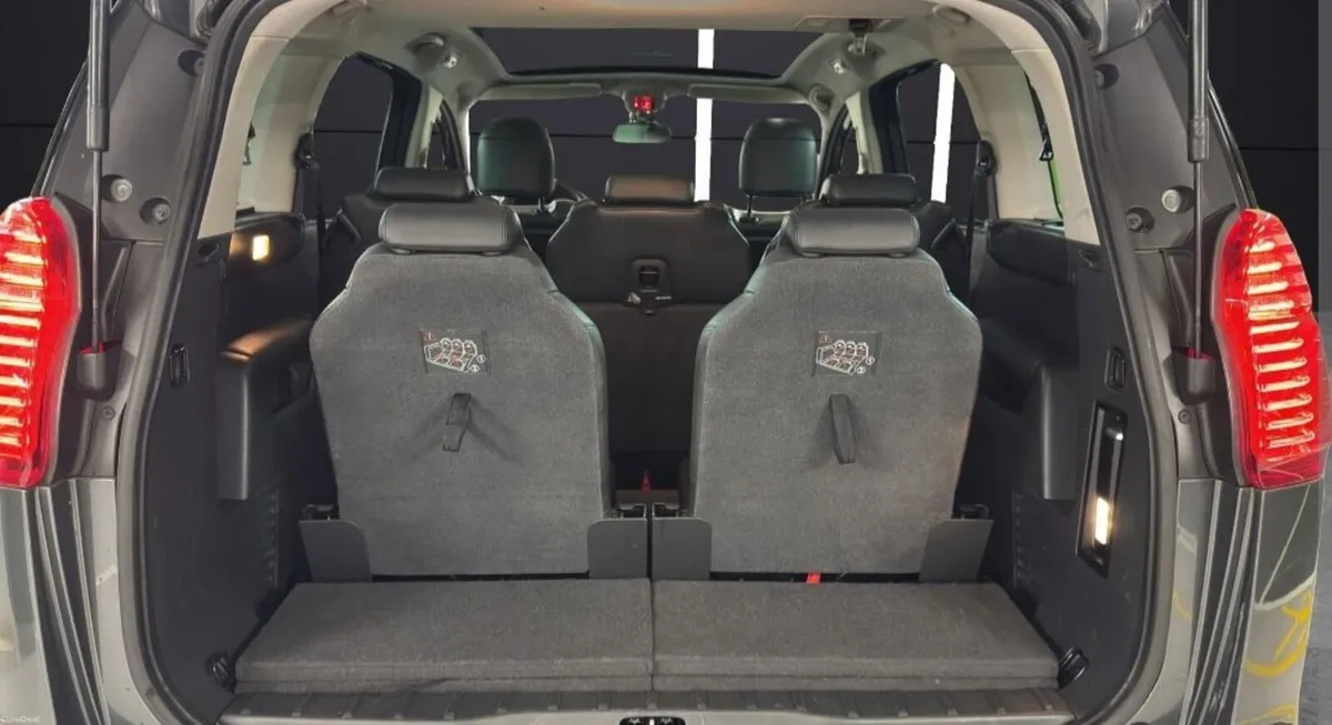 Peugeot 5008 2011 - Image 2