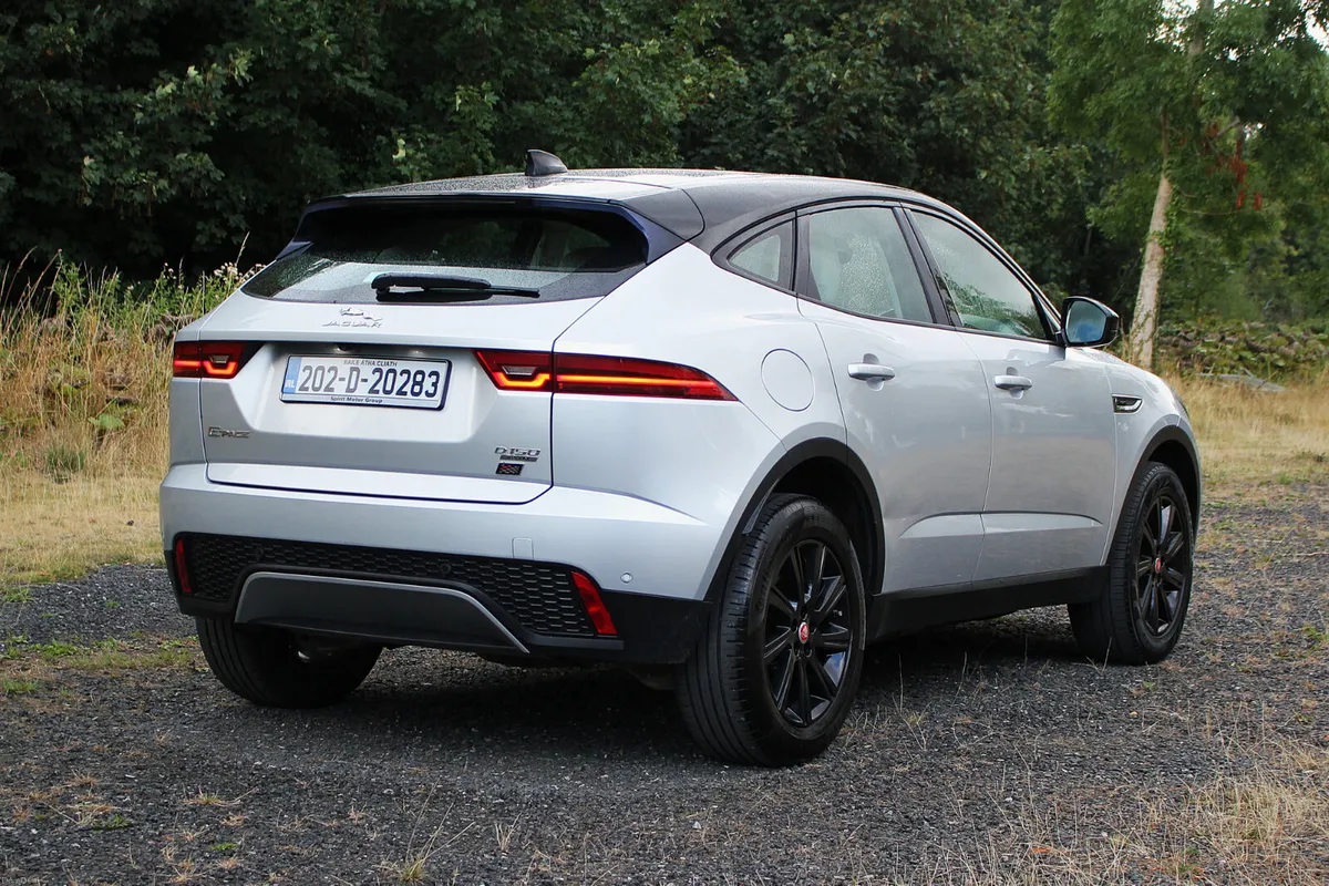 Jaguar E-Pace Chequered Flag Edition/AUTO/TOP SPEC - Image 3
