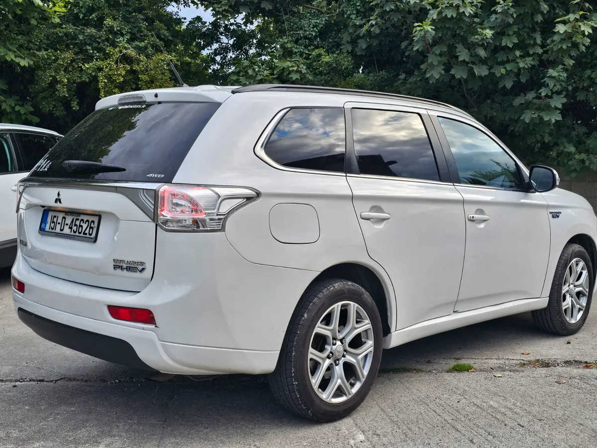 Mitsubishi Outlander 2015 .hybrid.  automatic€6999 - Image 1