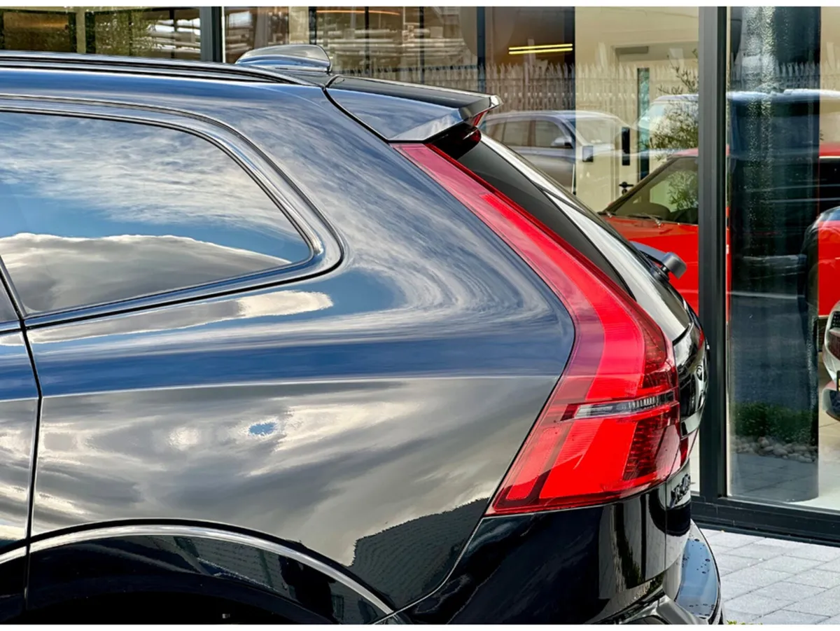 Volvo XC60 + T6 PHEV A PLUS EDITION AWD BLACK - Image 6