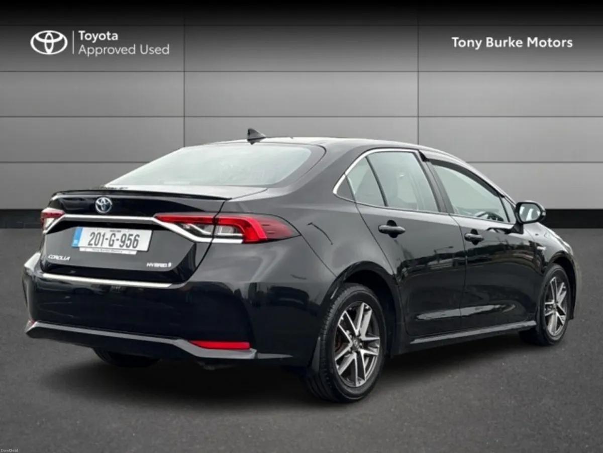 Toyota Corolla Saloon - Luna Edition - 1.8 Hybrid - Image 2