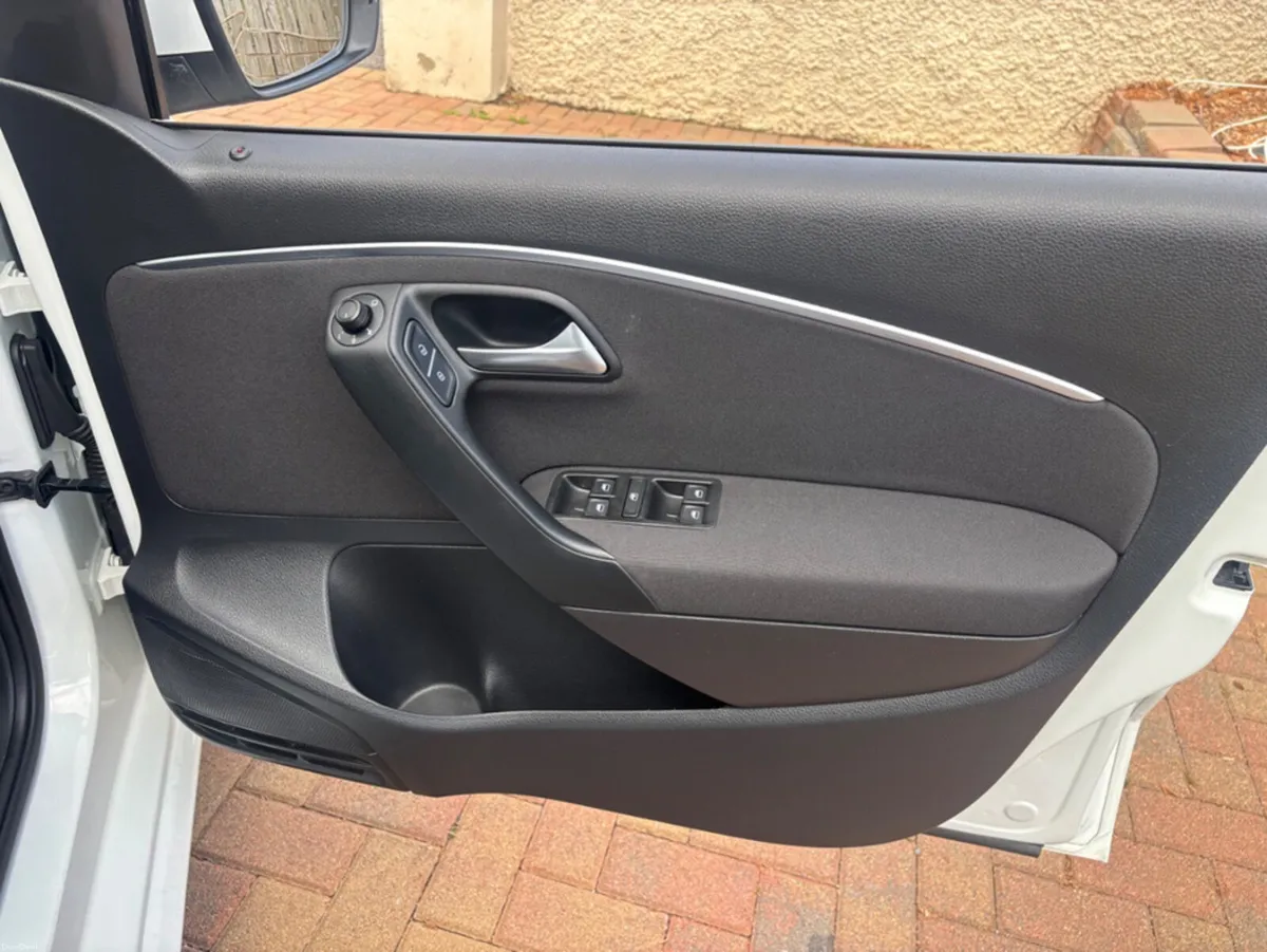 Volkswagen Polo 1.2 automatic - Image 6