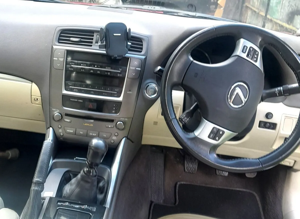 Lexus IS 200D Executive - Image 6