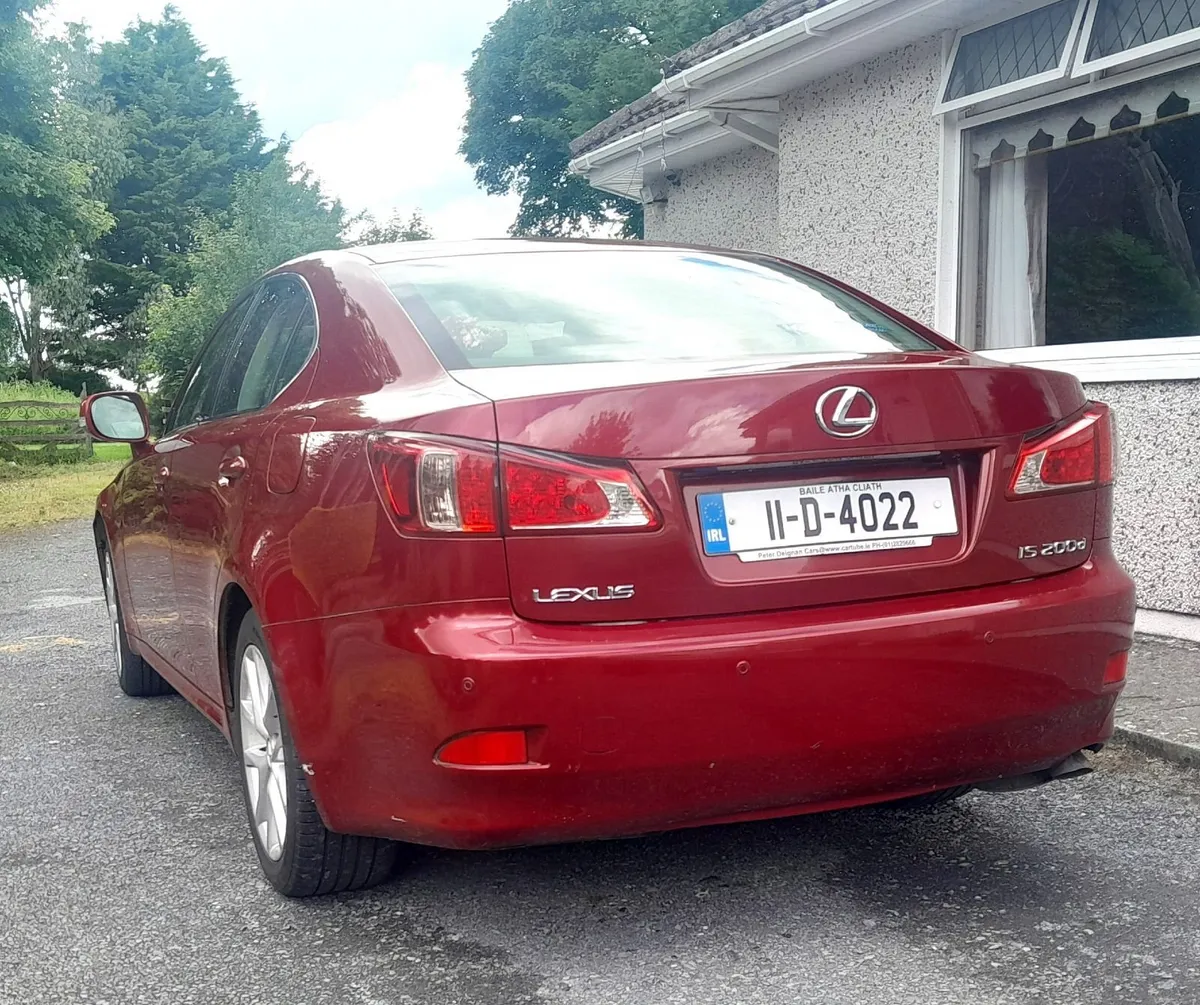 Lexus IS 200D Executive - Image 2
