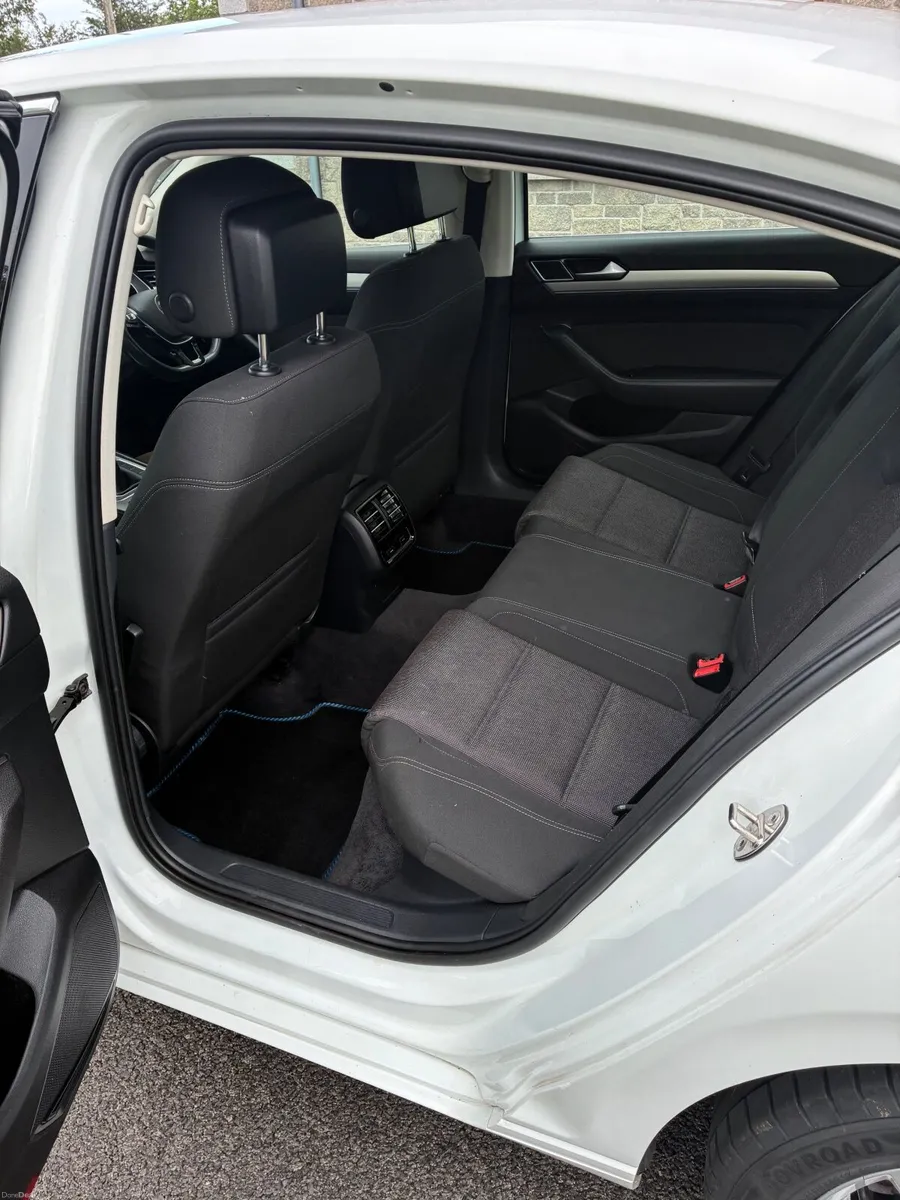 Volkswagen Passat 2015 - Image 5