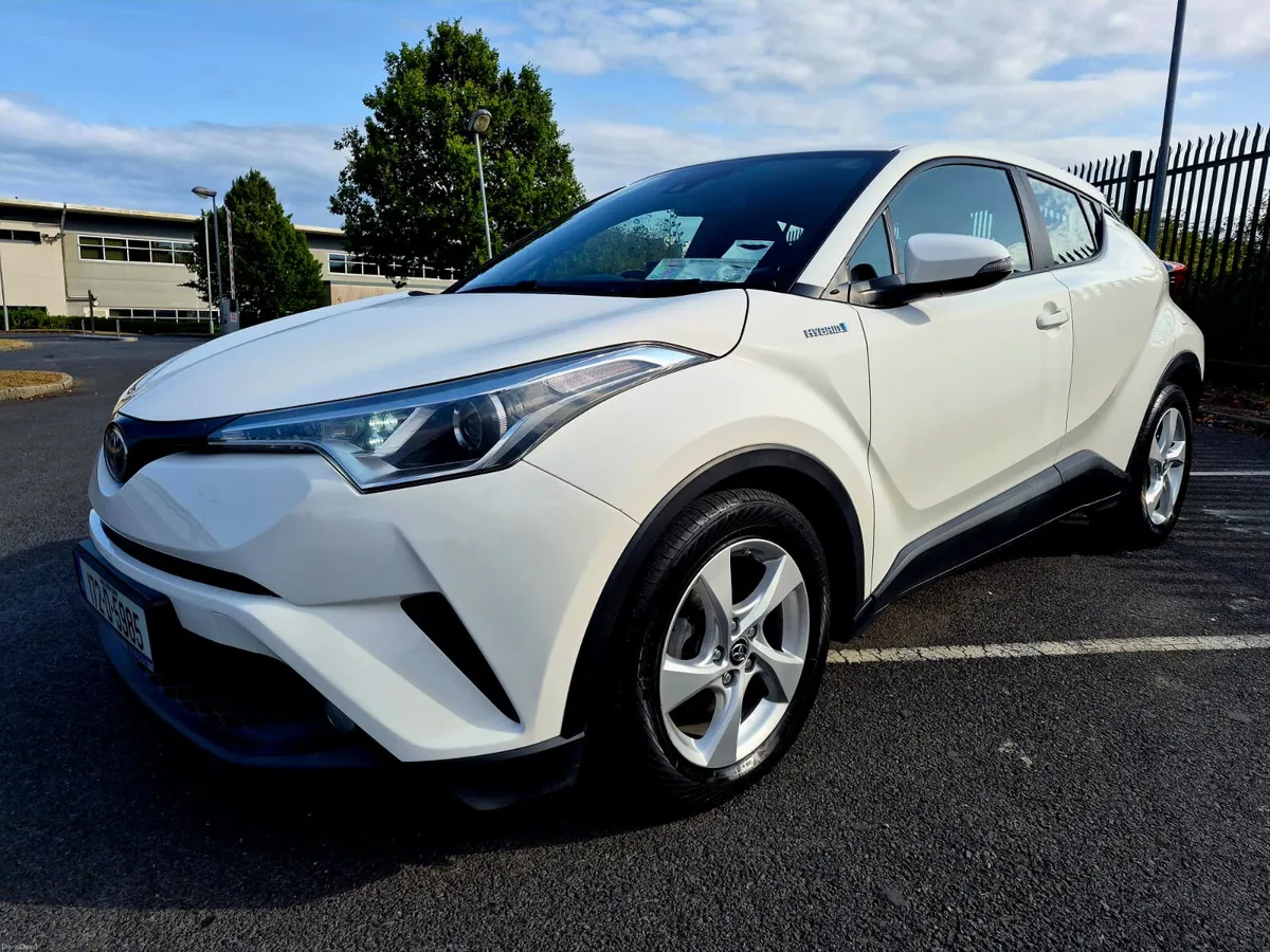 2017 TOYOTA CHR 1.8 LUNA  HYBRID AUTOMATIC - Image 6