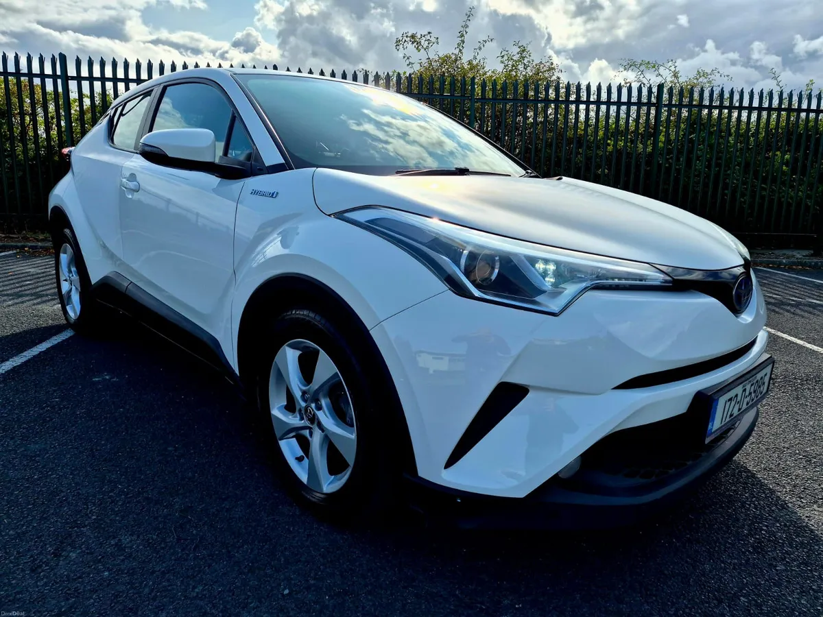 2017 TOYOTA CHR 1.8 LUNA  HYBRID AUTOMATIC - Image 3