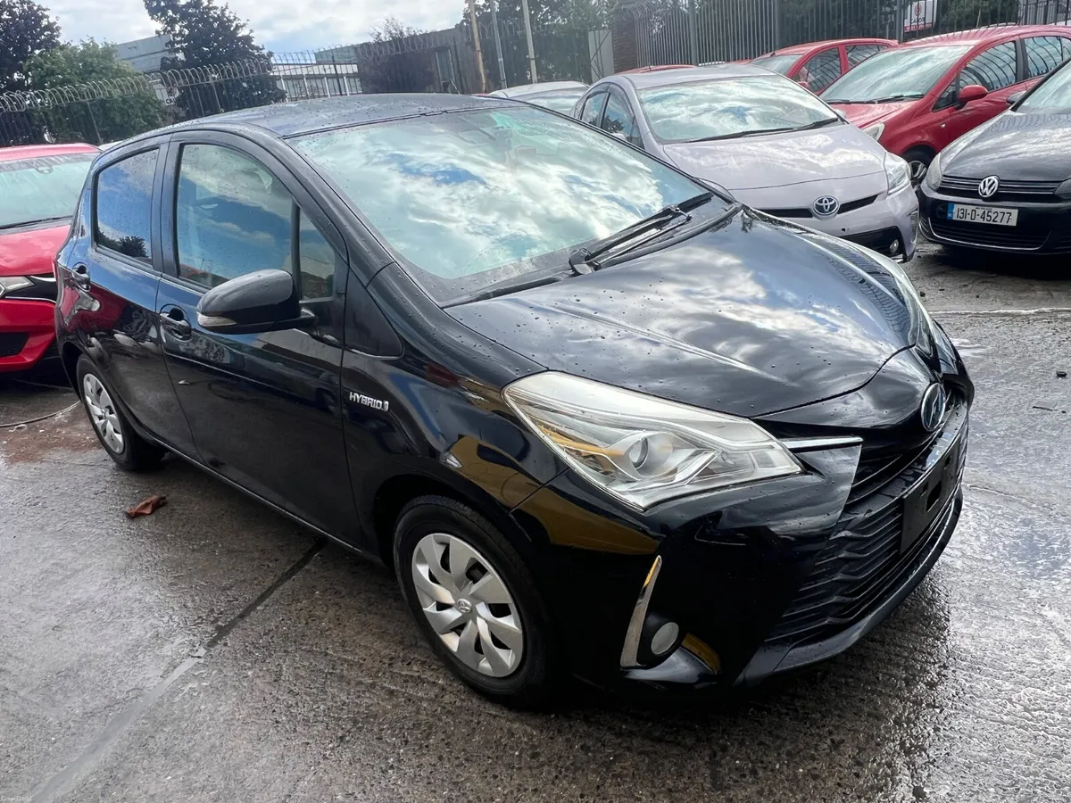 Toyota Vitz 2017 hybrid Automatic Push start. - Image 1