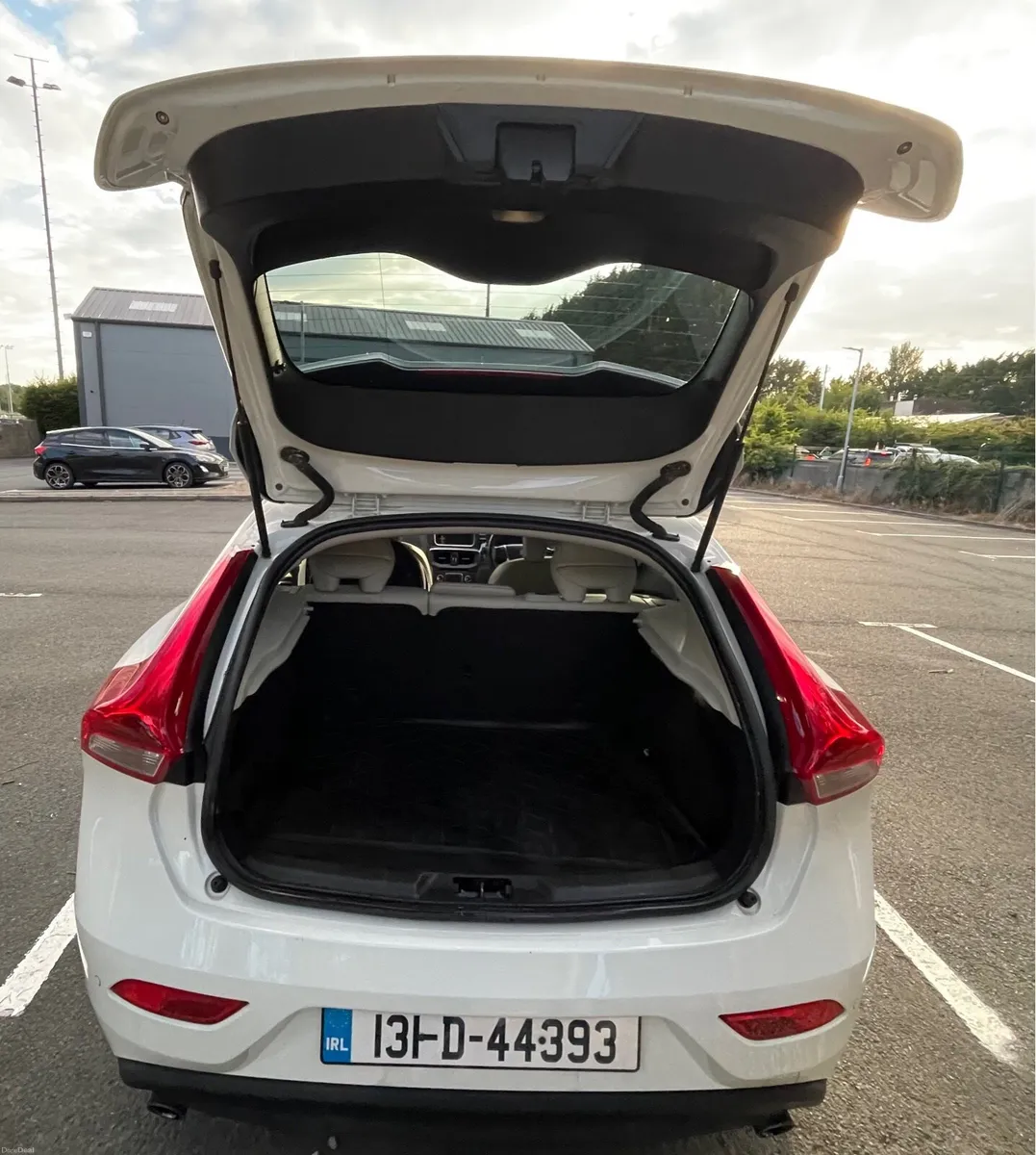 2013 Volvo V40 1.6 Petrol Automatic - 130000km - Image 5