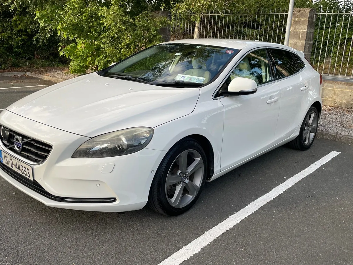 2013 Volvo V40 1.6 Petrol Automatic - 130000km - Image 1
