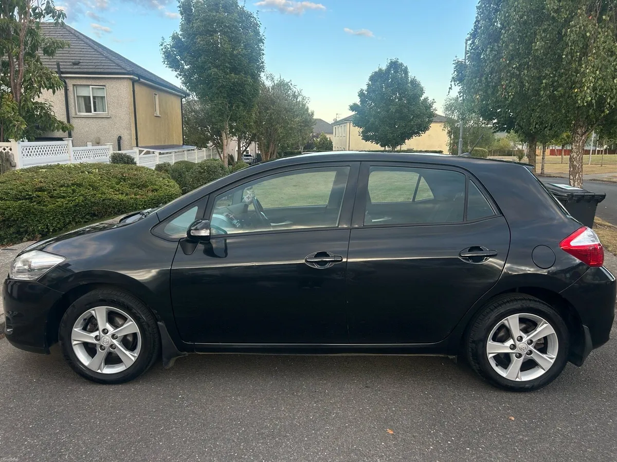 Toyota Auris 2011 1.33 TR VVT-i (with Bluetooth) - Image 4