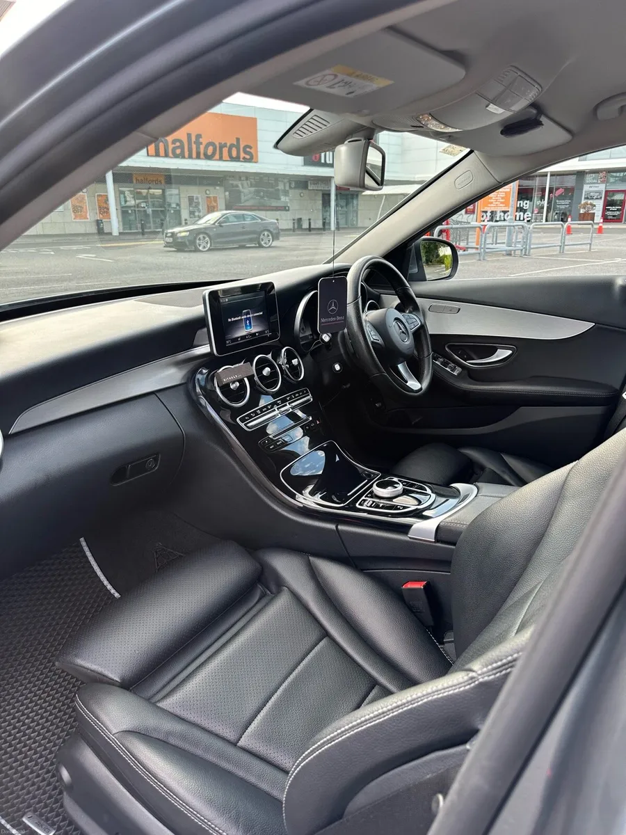 Mercedes- Benz C350e - Image 6