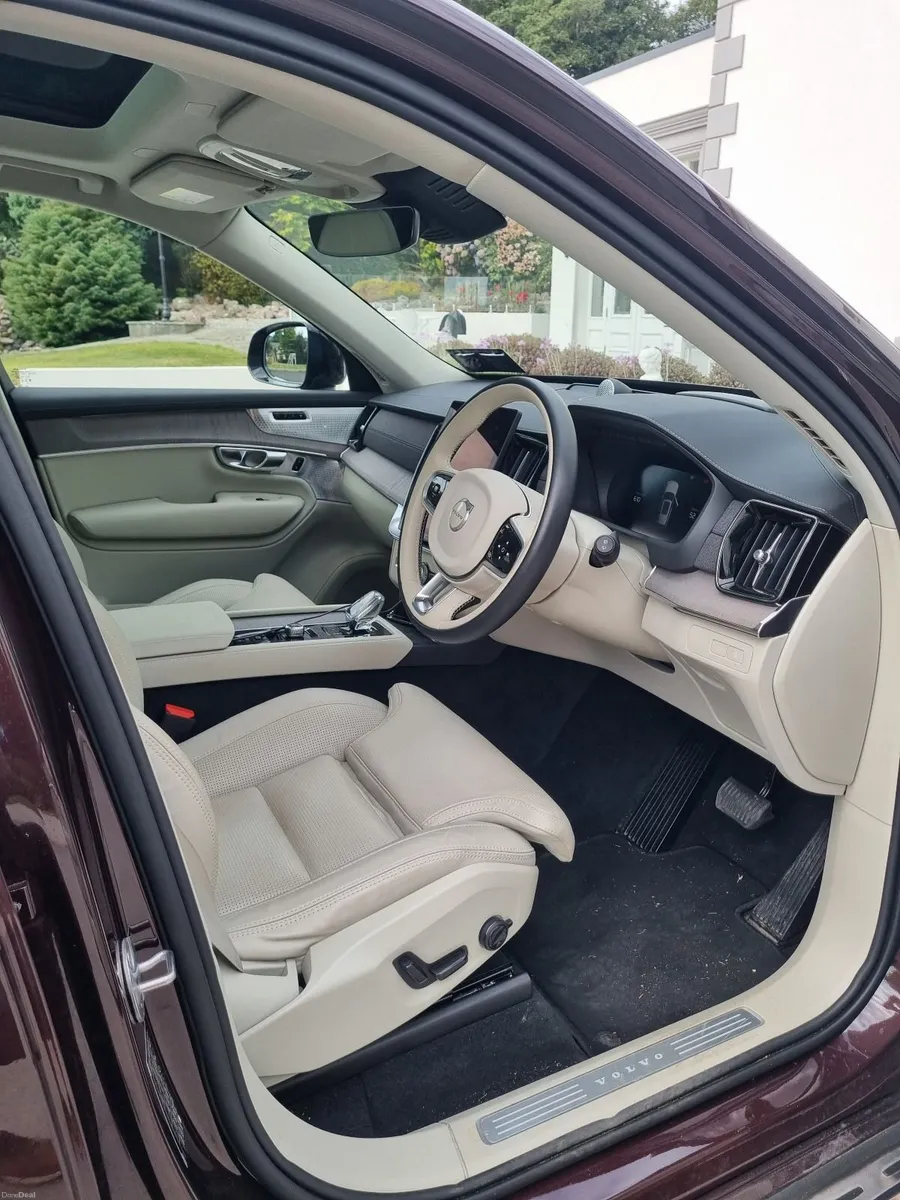 Volvo XC90 2025 - Image 4