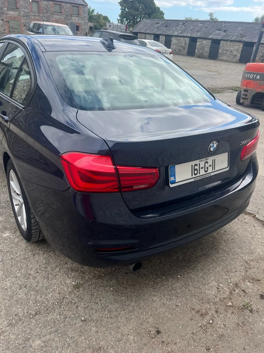 BMW 318i - Image 5