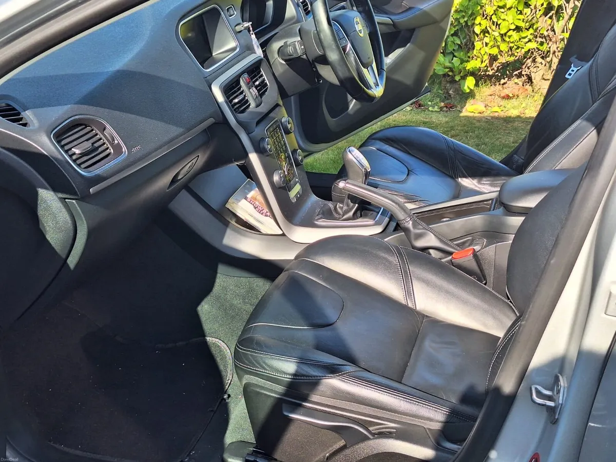 Volvo v40 - Image 6