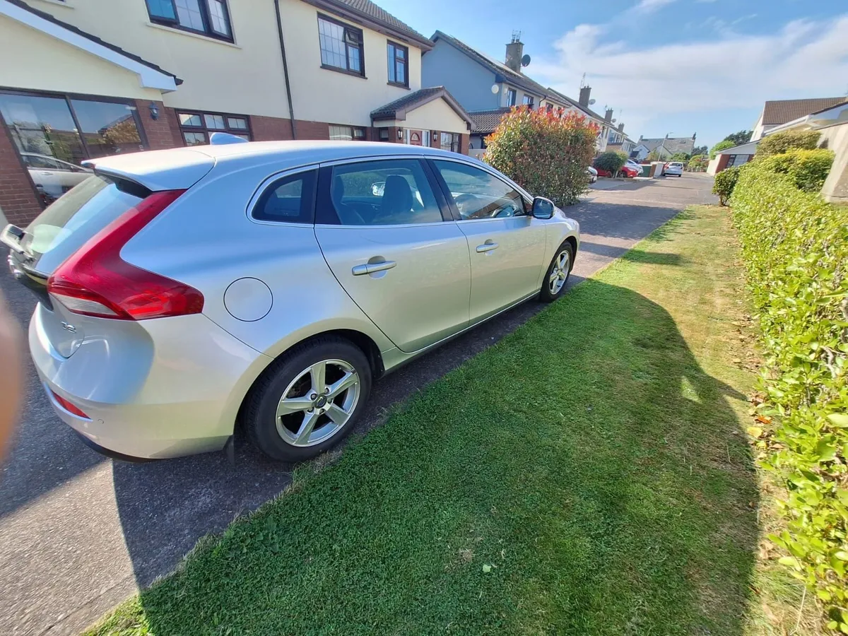 Volvo v40 - Image 4