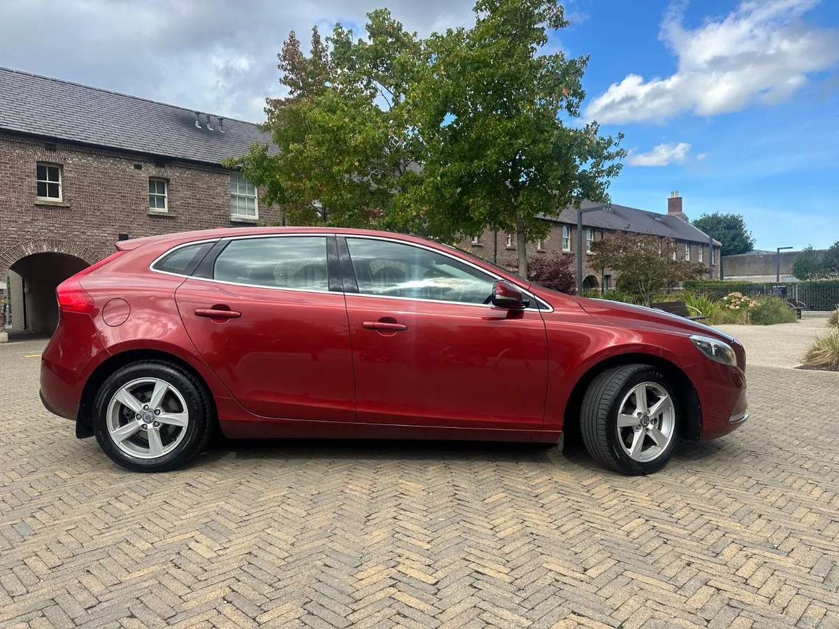 Volvo V40 2014 - Image 2