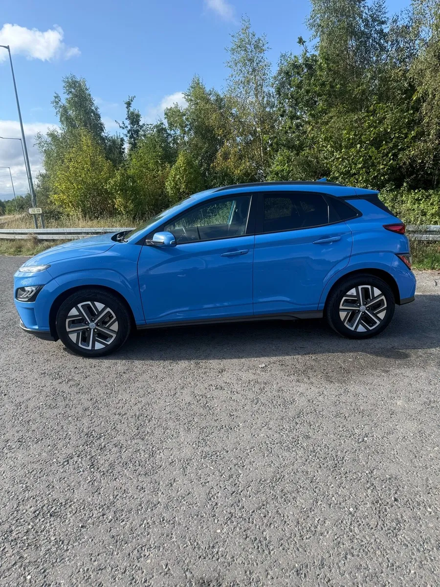 Hyundai kona EV premium 2022 64kw h long range - Image 2