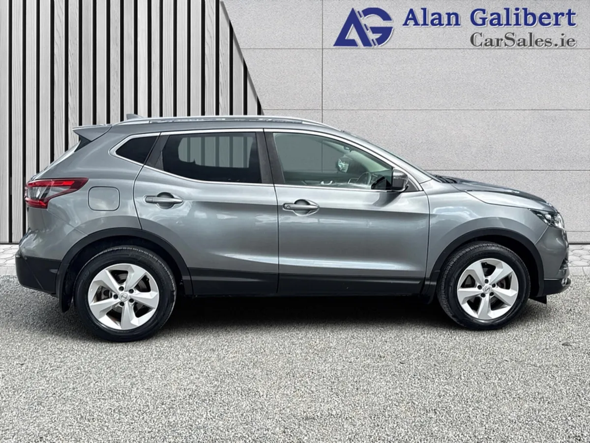 Nissan Qashqai 1.2 SV Petrol  AUTO - Image 3