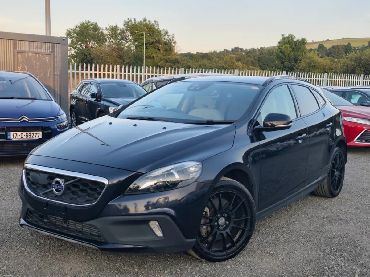 Volvo V40 2.0L Diesel D4 - Automatic - Low mileage - Image 3