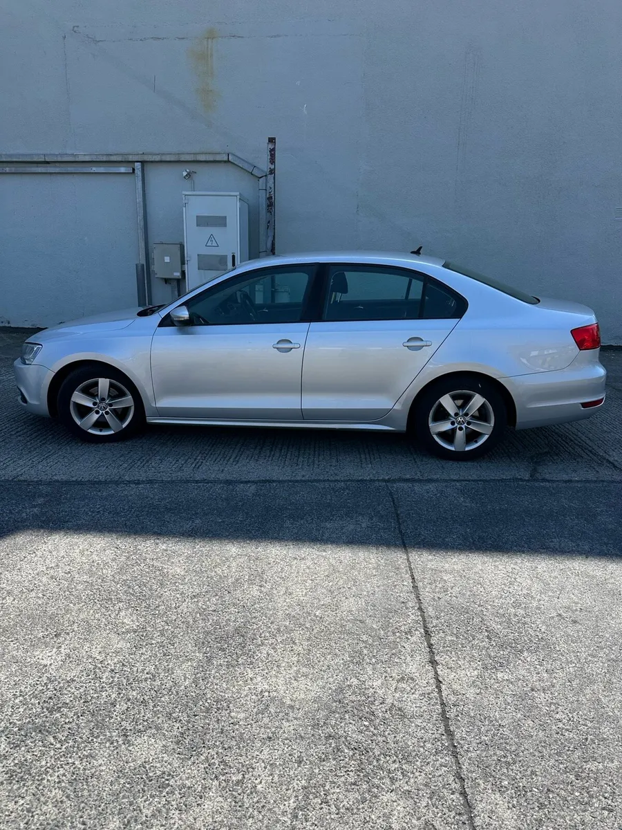 Volkswagen Jetta - Image 4