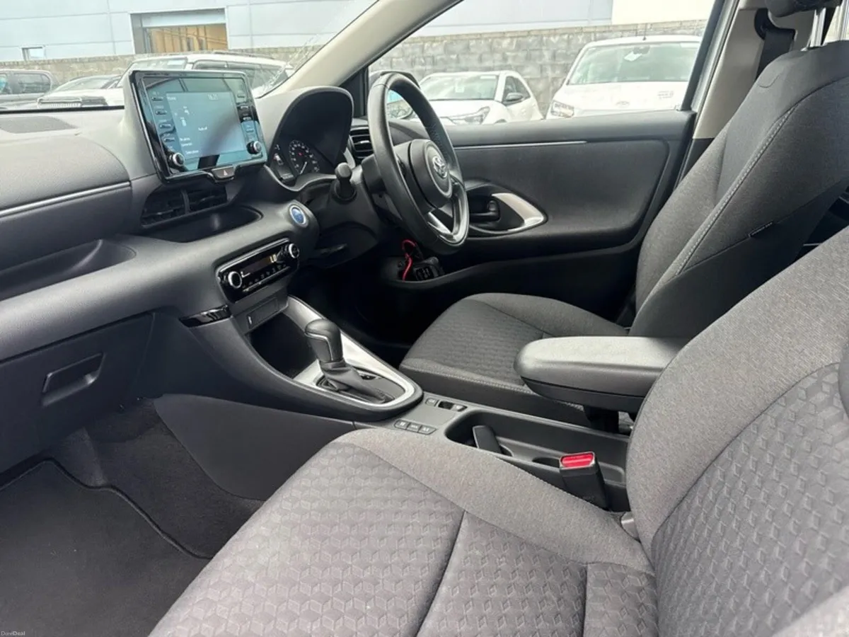 Toyota Yaris HYBRID LUNA // REAR CAMERA // TOYOTA - Image 6