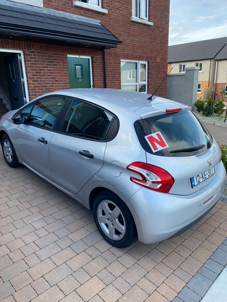Peugeot 208 2012 - Image 2