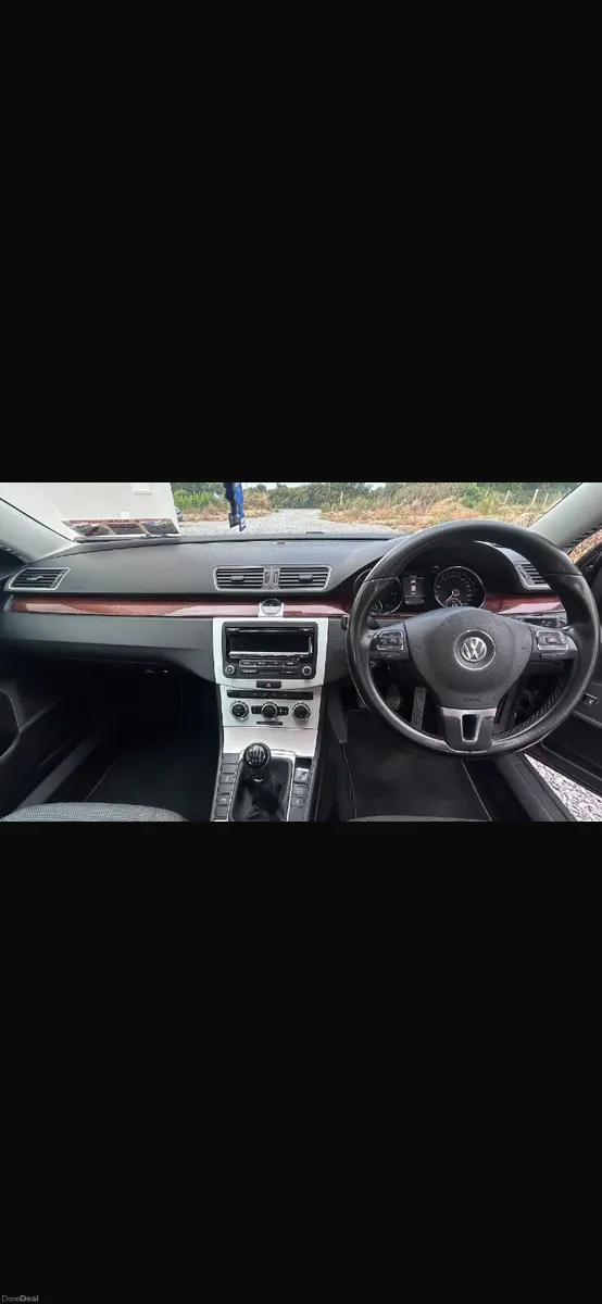 Volkswagen Passat 2013 - Image 2