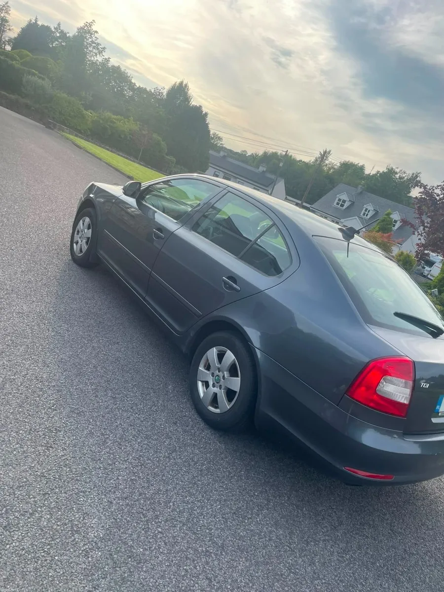 Skoda Octavia 2012 - Image 2