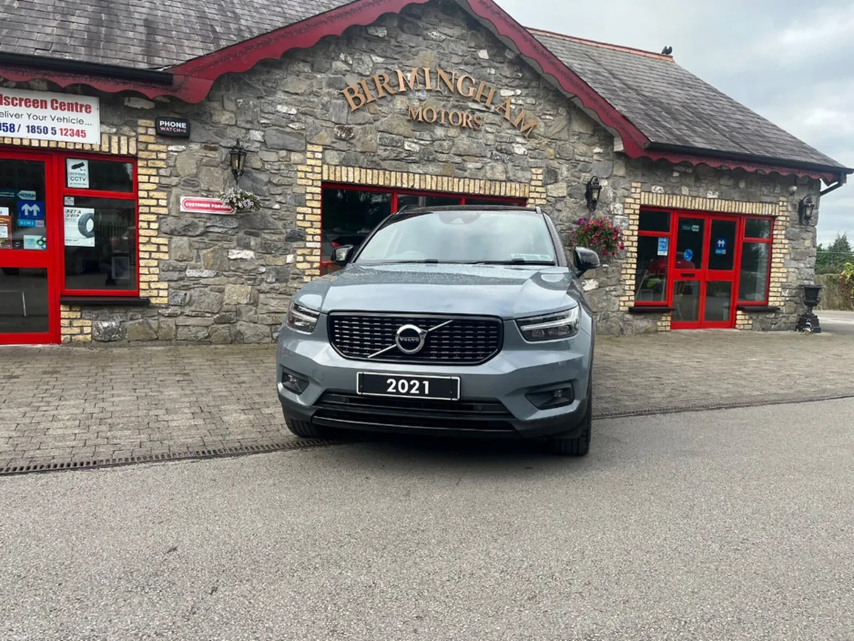 Volvo XC40 R-DESIGN T4 RECHARGE - Image 1