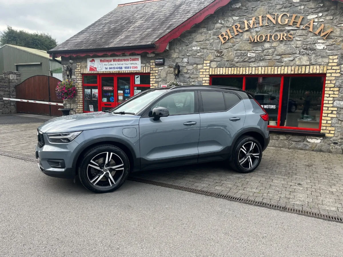 Volvo XC40 R-DESIGN T4 RECHARGE - Image 3