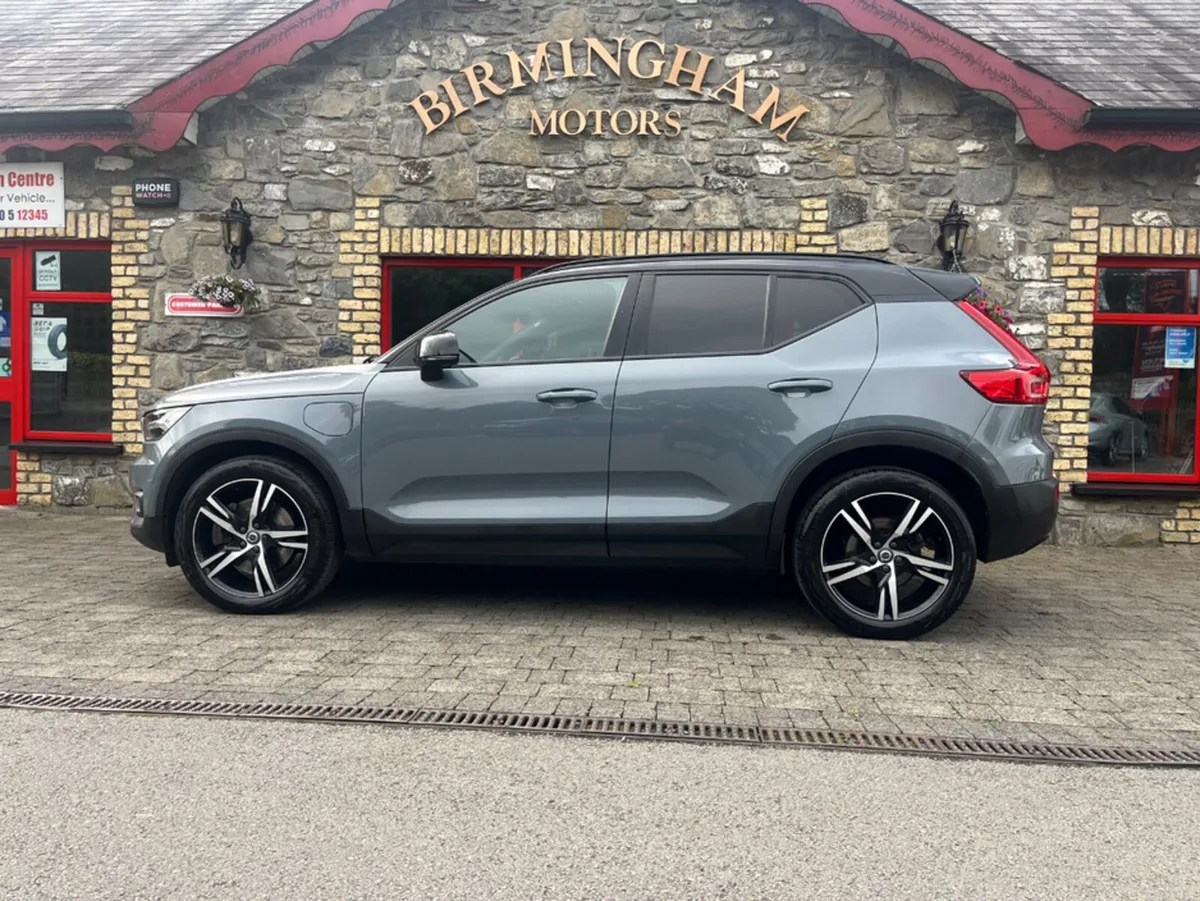 Volvo XC40 R-DESIGN T4 RECHARGE - Image 5