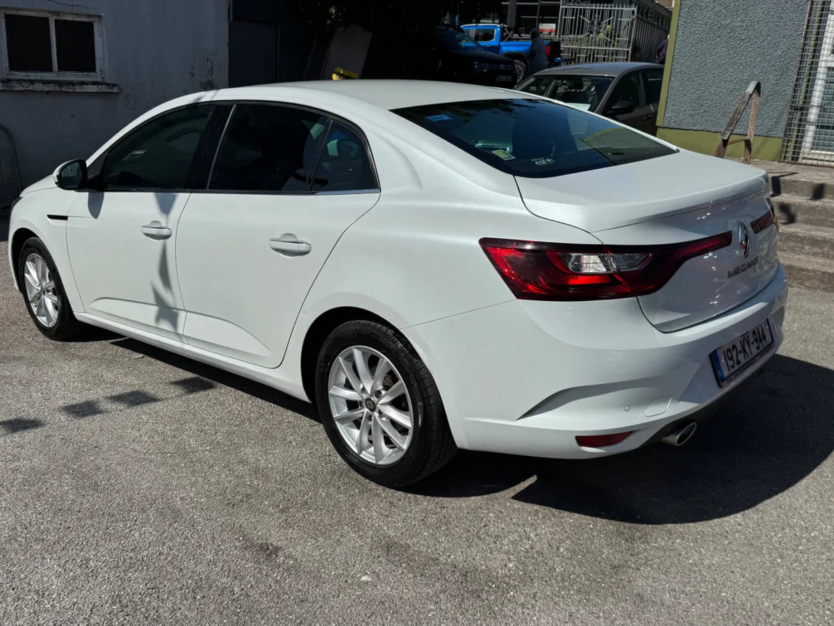 Renault Megane lovely petrol car - Image 4