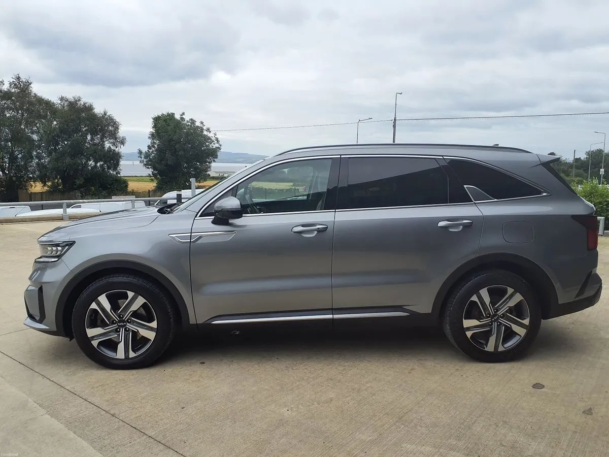 2023 Kia Sorento Diesel – 7-Seater Style & Space - Image 4